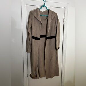 Tan and black long cardigan sweater #fallfashion
Size Small
Brand new
